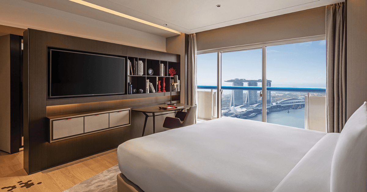 Hotel room at the Swissôtel The Stamford & Fairmont Singapore