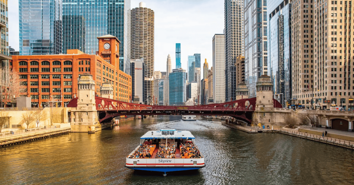 Architectural boat tour in Chicago
